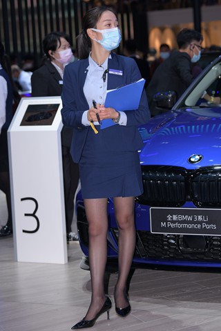 BMW长腿女销售