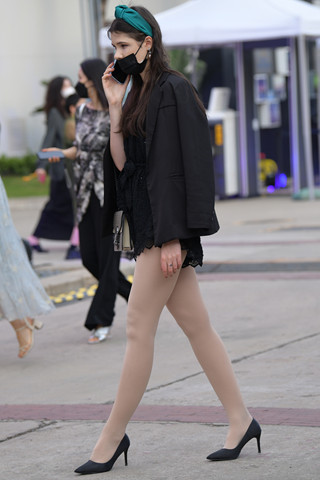 超长丝腿高跟混血美女