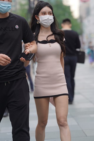 街拍短裙时尚美女