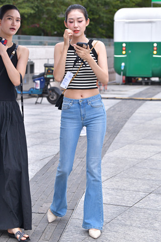 这大长腿，牛仔美女姐姐